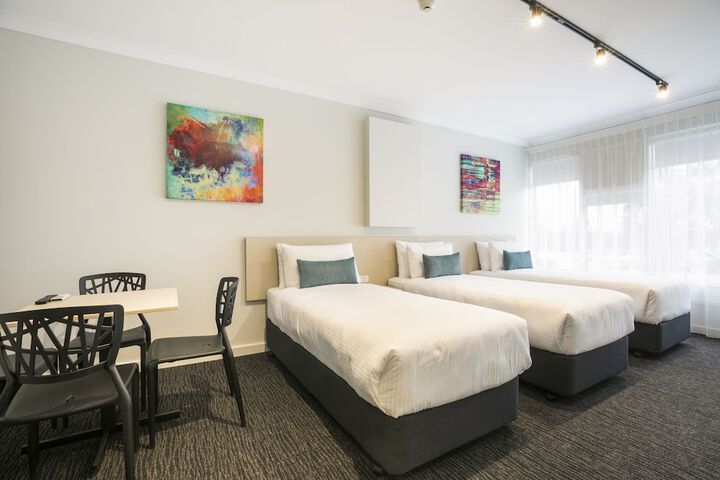Room 2 of 32