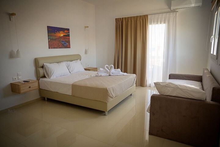 Room 43 of 77