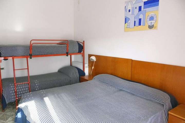 Room 8 of 33
