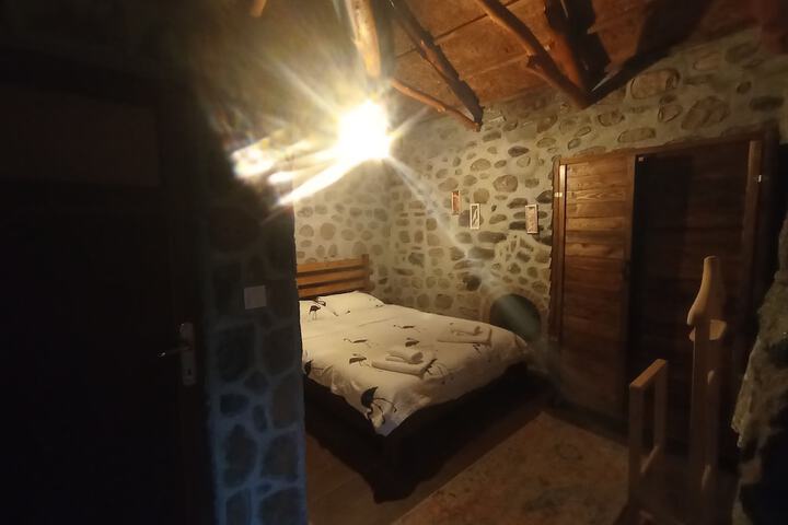 Room 11 of 37