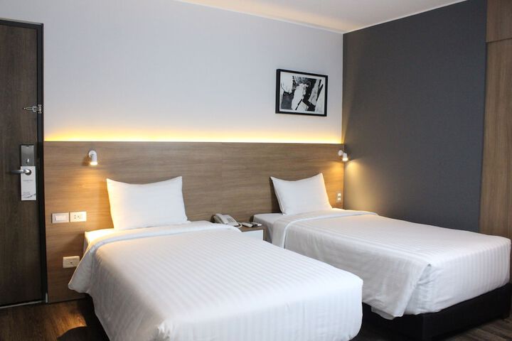 Room 6 of 37
