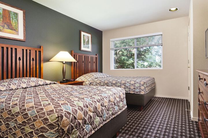 Room 4 of 16