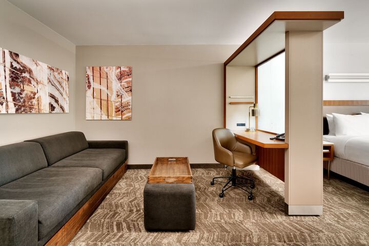 Room 14 of 82