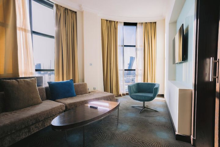 Room 7 of 90
