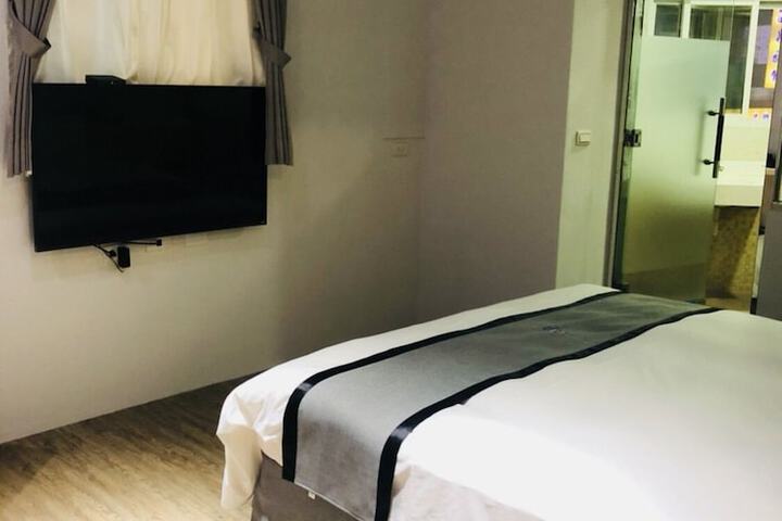 Room 6 of 33
