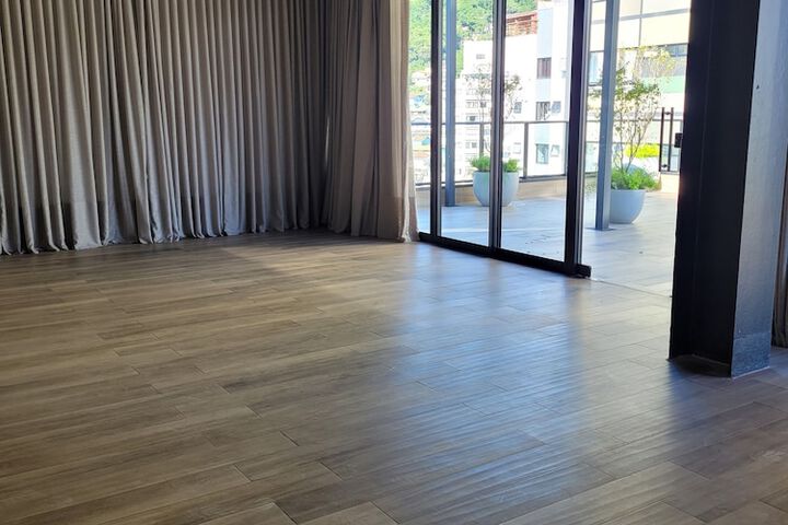 Ballroom/Hall 34 of 34