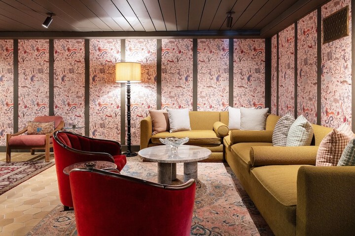 Guest Lobby