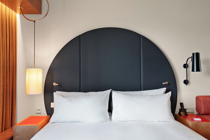 Room 32 of 75