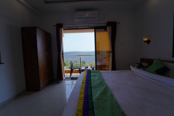 Room 9 of 55