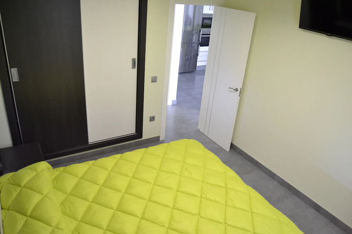 Room 8 of 10