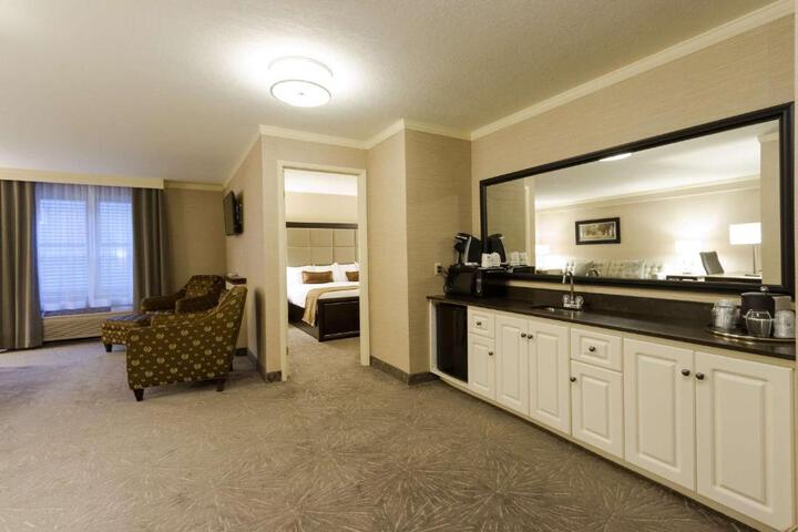 1 King Bed Refrigerator (12 of 12)