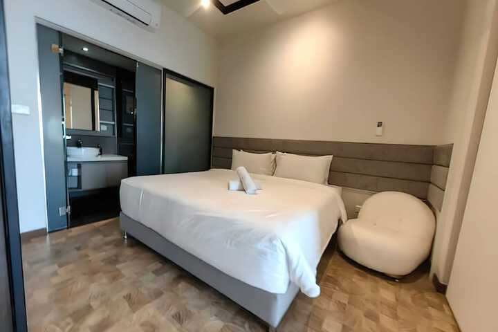 Room 12 of 109