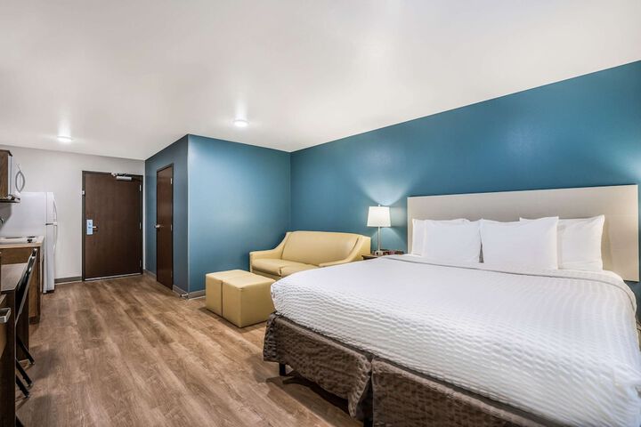 Standard King Bed Accessible (8 of 20)