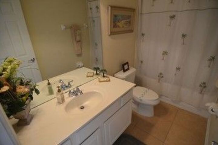 Room 4 of 28