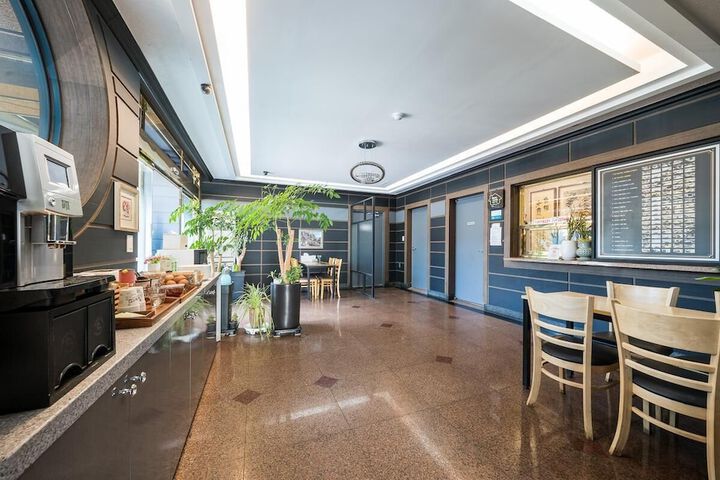 Entrance & Lobby