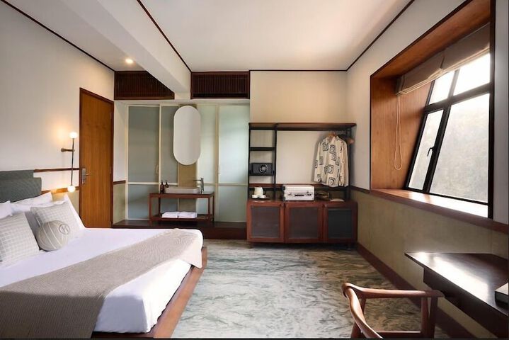 Room 16 of 27