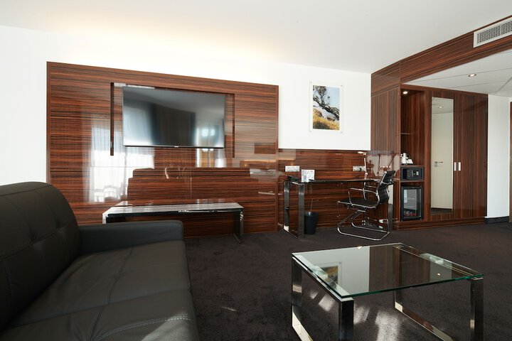 Room 28 of 114
