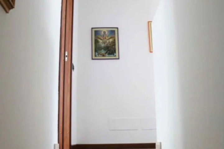 Room 11 of 16