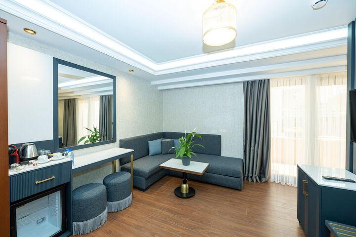 Room 80 of 144