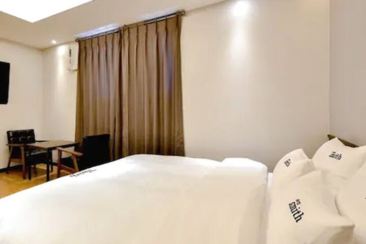 Room 3 of 25