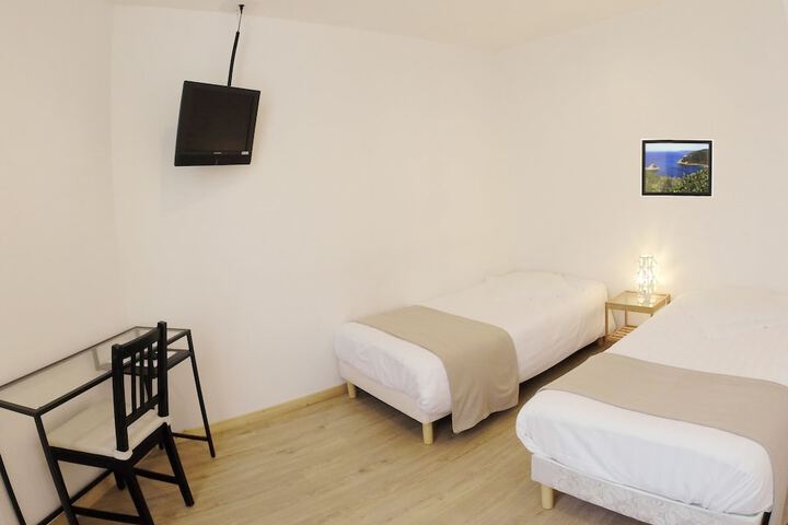 Room 2 of 43