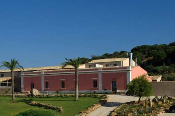 Exterior of Relais Casa Mirabile