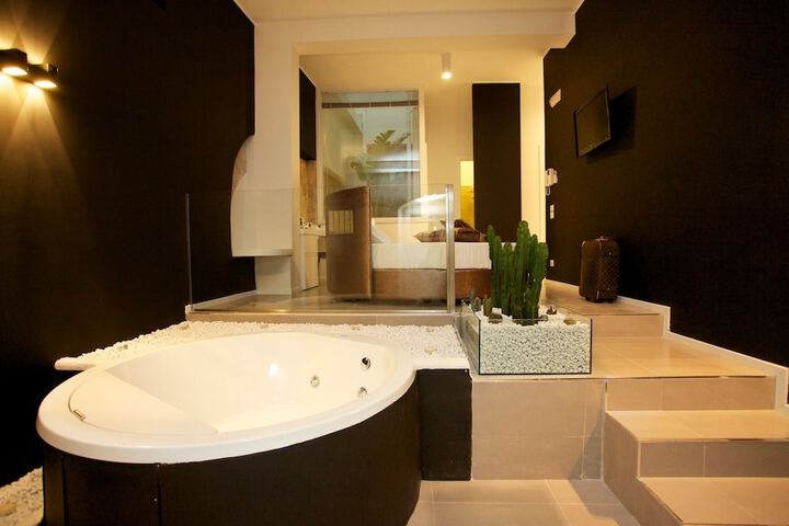 Jetted tub