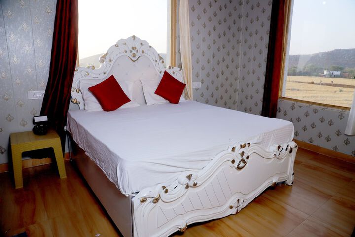 Room 8 of 20