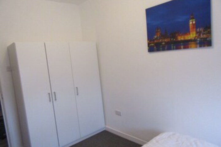 Room 27 of 32