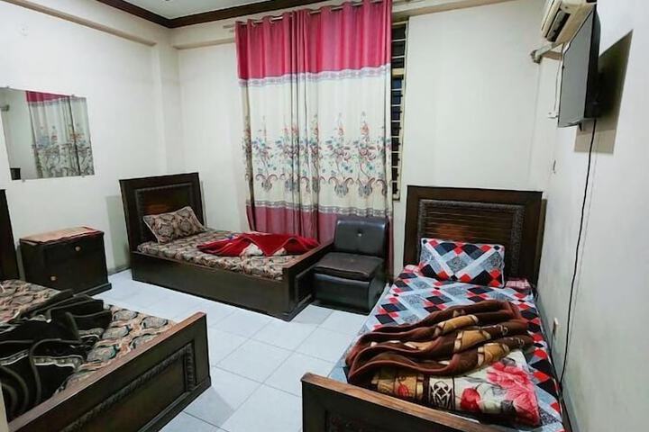 Room 4 of 6