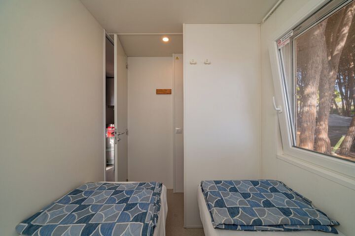 Room 9 of 27