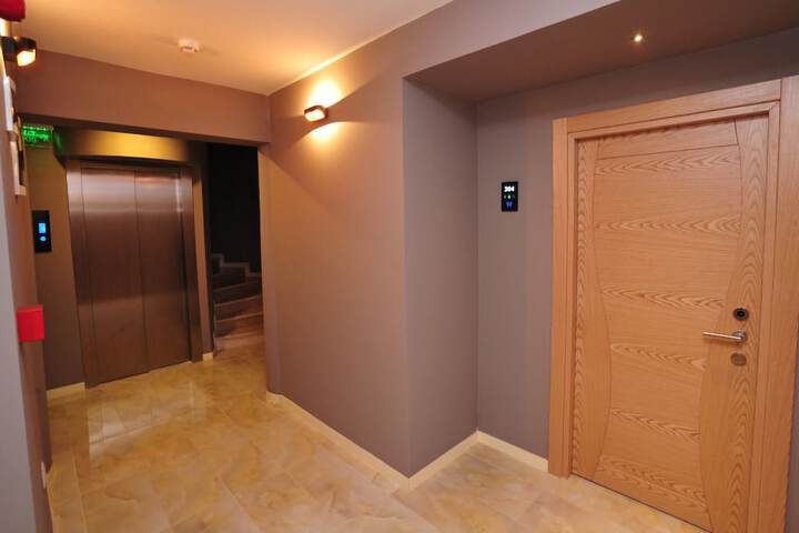 Ballroom/Hall 19 of 23
