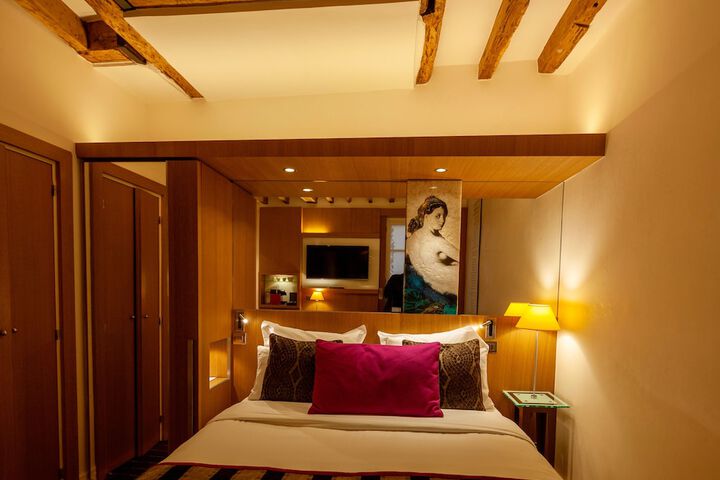 Room 28 of 44