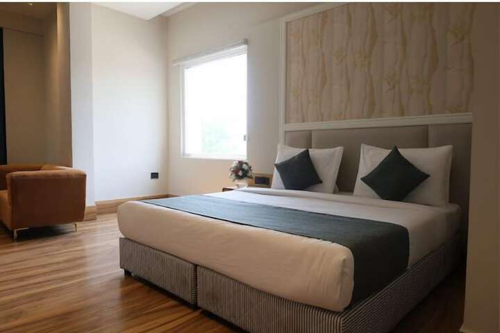 Room 7 of 11