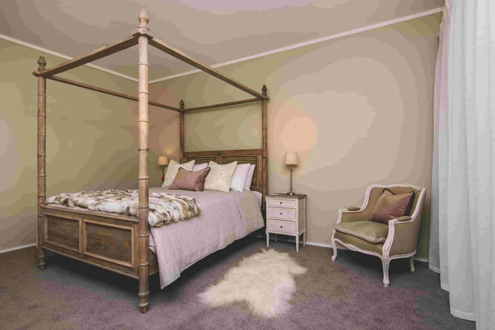 Room 5 of 14