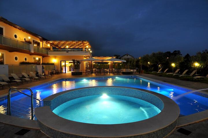 Pools & Facilities