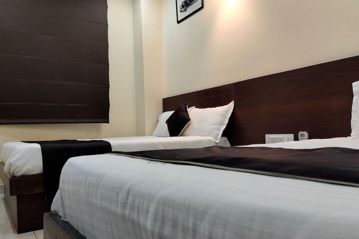 Room 5 of 8