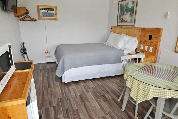 Room 10 of 25