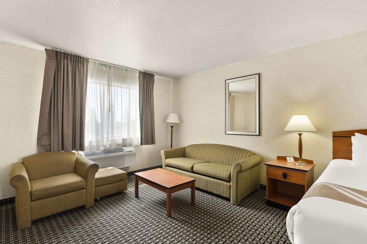 Room 27 of 47