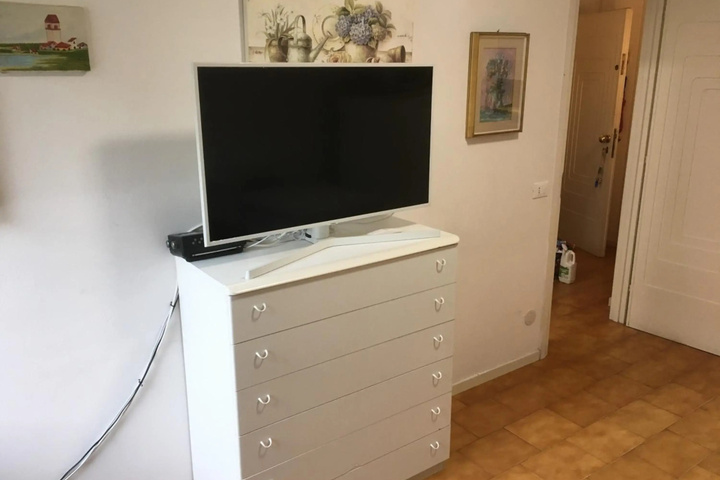 Room 2 of 17