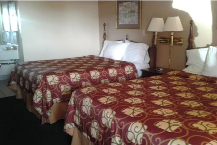 Room 8 of 33