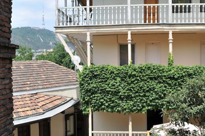 Hotel Exterior 36 of 51