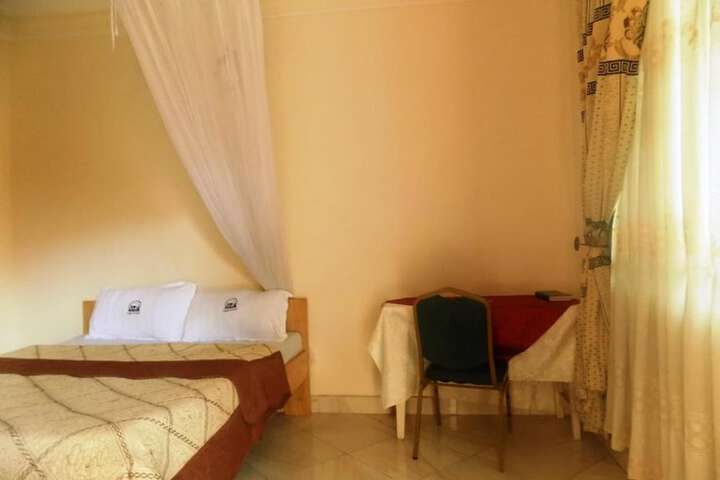 Room 4 of 32