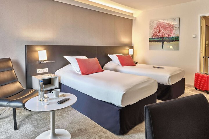 Room 8 of 40