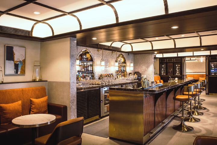 Lounge 54 of 65