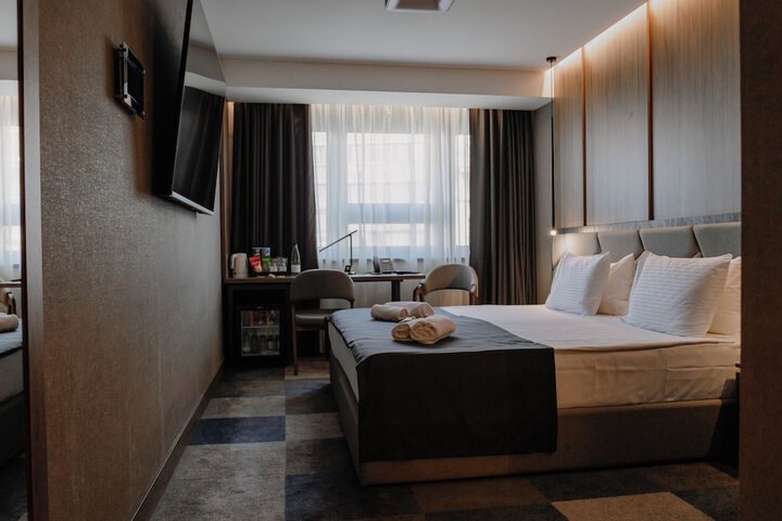 Room 36 of 100