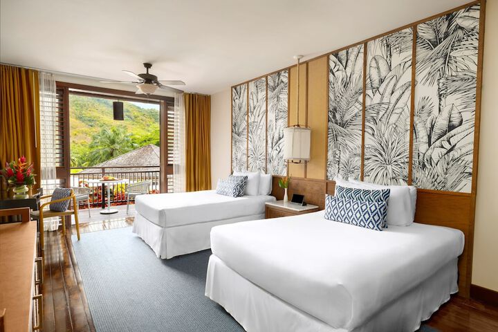 Room 4 of 106