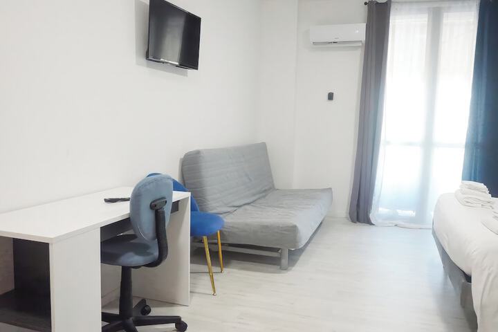 Room 13 of 33