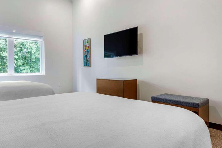 2 Queen Beds (2 of 12)