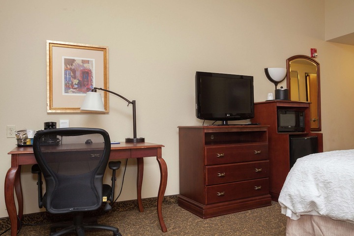 1 King Hearing Accessible (11 of 32)